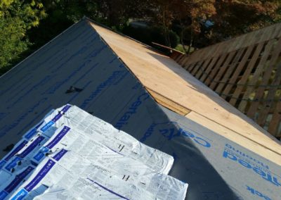 Installing synthetic felt over half inch CDX Plywood